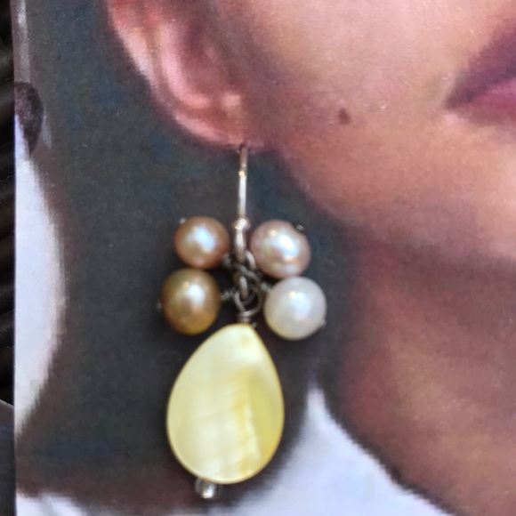 3/$25 💜Dangling earrings - Picture 2 of 3